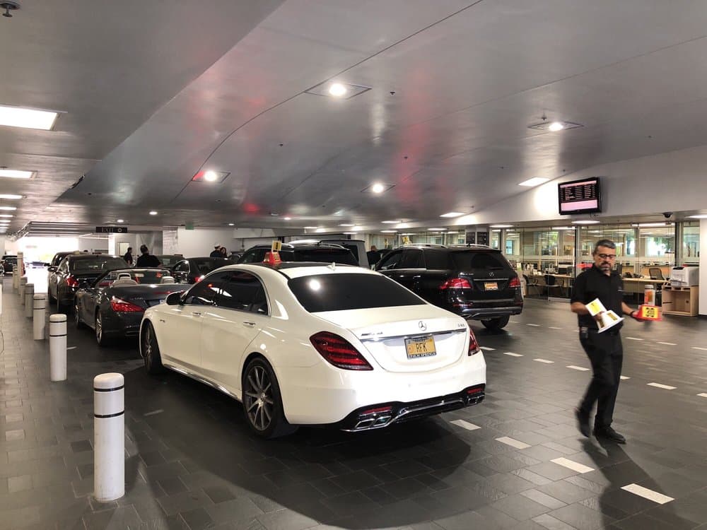 Mercedes-Benz of Beverly Hills thumbnail 2