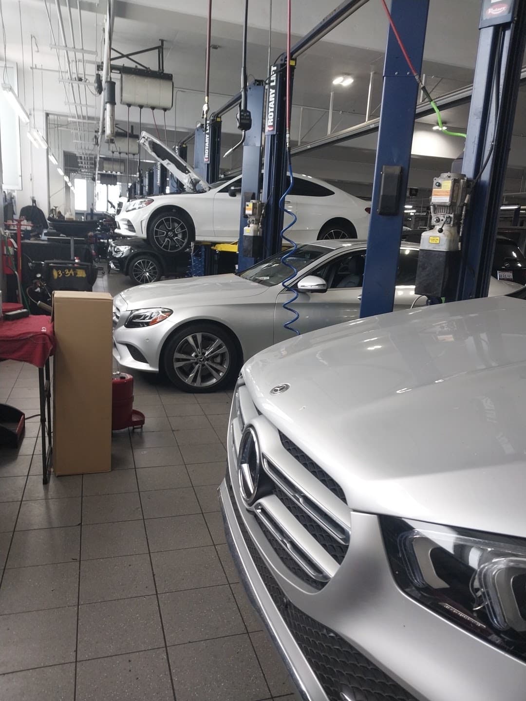 Mercedes-Benz of Beverly Hills Service Center thumbnail 4
