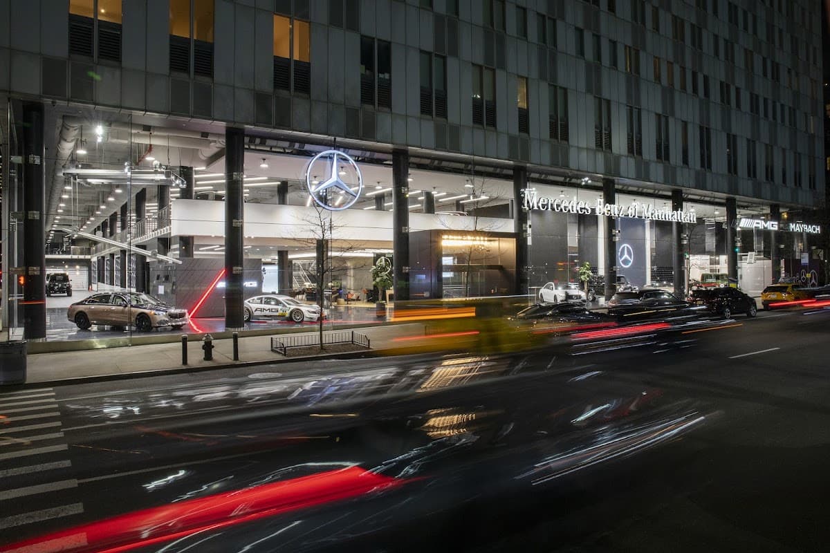 Mercedes-Benz of Manhattan thumbnail 2