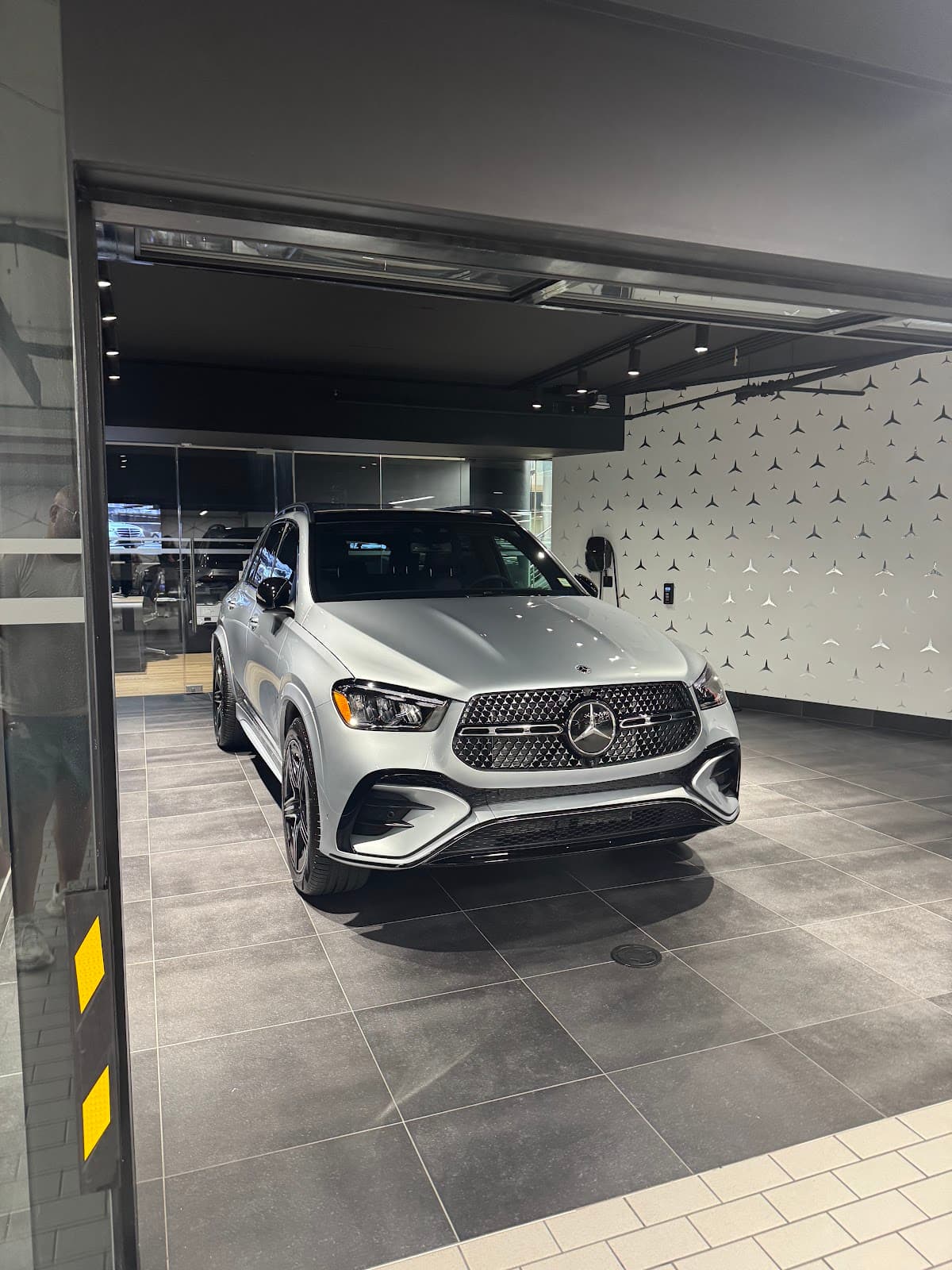 Mercedes-Benz of Manhattan thumbnail 3