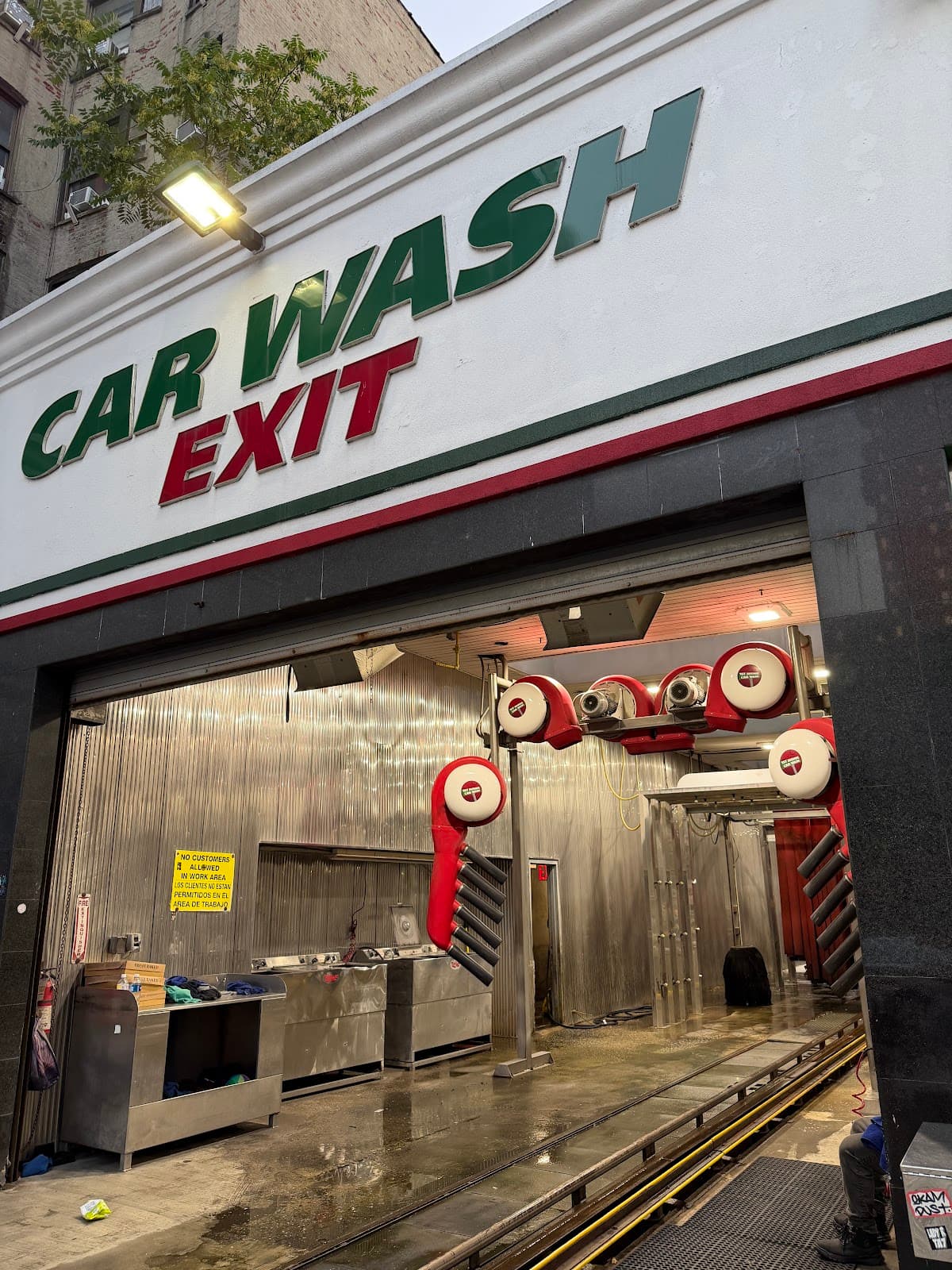 LMC Car Wash & Lube, exotic & classic specialist in Manhattan