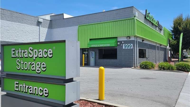 Extra Space Storage, exotic & classic specialist in Palo Alto